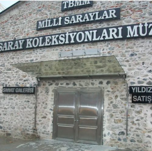 Dolmabahçe Sarayı